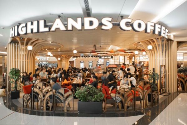 Highlands Coffee là điểm đến yêu thích của khách hàng trong và ngoài nước